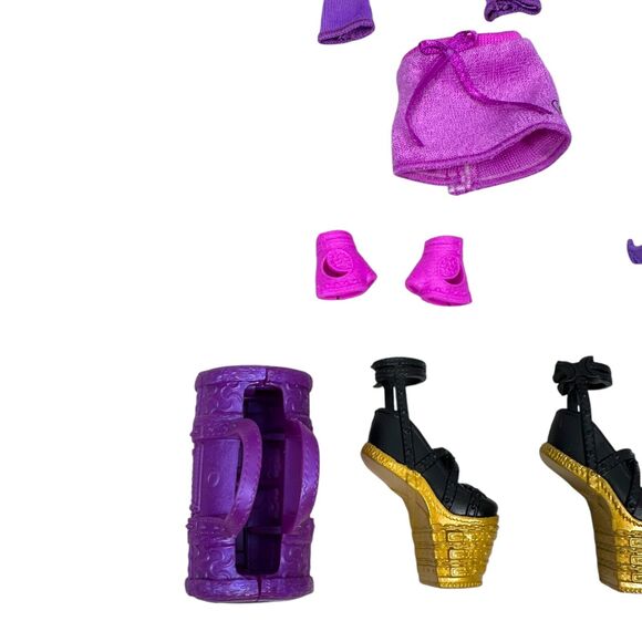 Mattel Monster High Skulltimate Secrets Clawdeen Locker Doll and Accessories - Picture 8 of 10